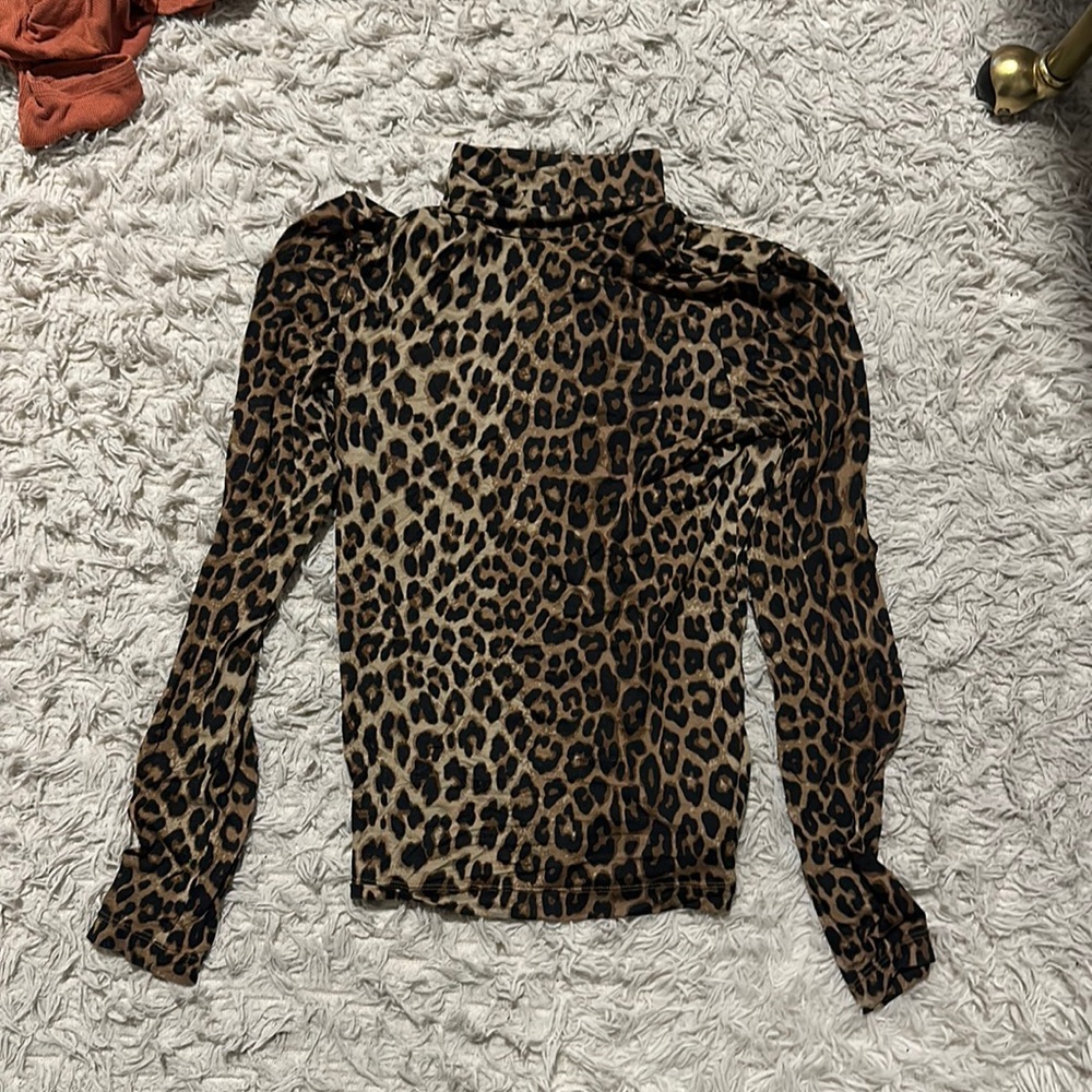 longsleeve cheetah print turtle neck